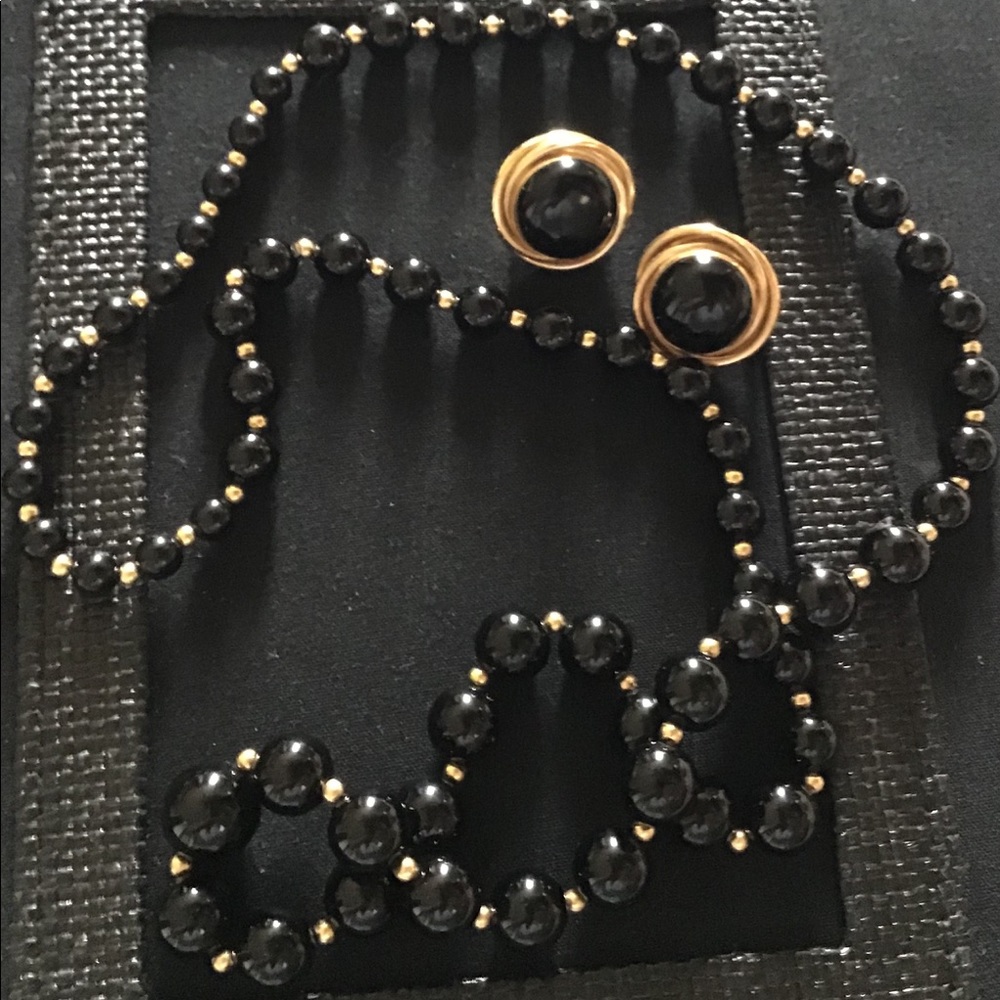 onyx set in 14K gold, have been appraised at $500